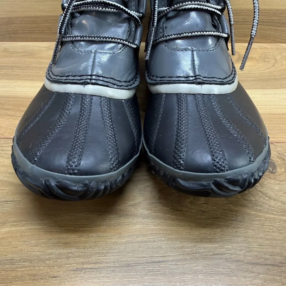 Sorel Out N About‎ Boots Womens 9 Gray Patent Leather Waterproof Snow Boots